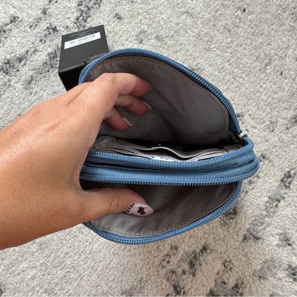 Baggallini Crossbody - Picture 2 of 2